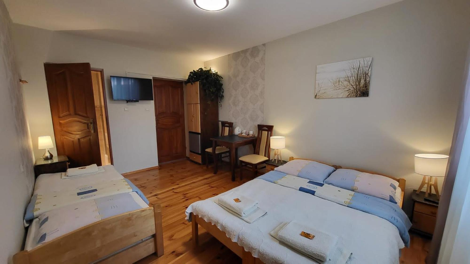 Aven'A Pokoje Goscinne Z Basenem Darlowo Bagian luar foto