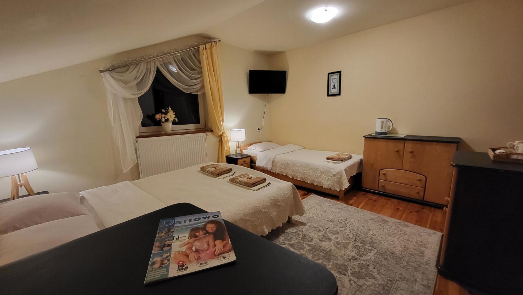 Aven'A Pokoje Goscinne Z Basenem Darlowo Bagian luar foto