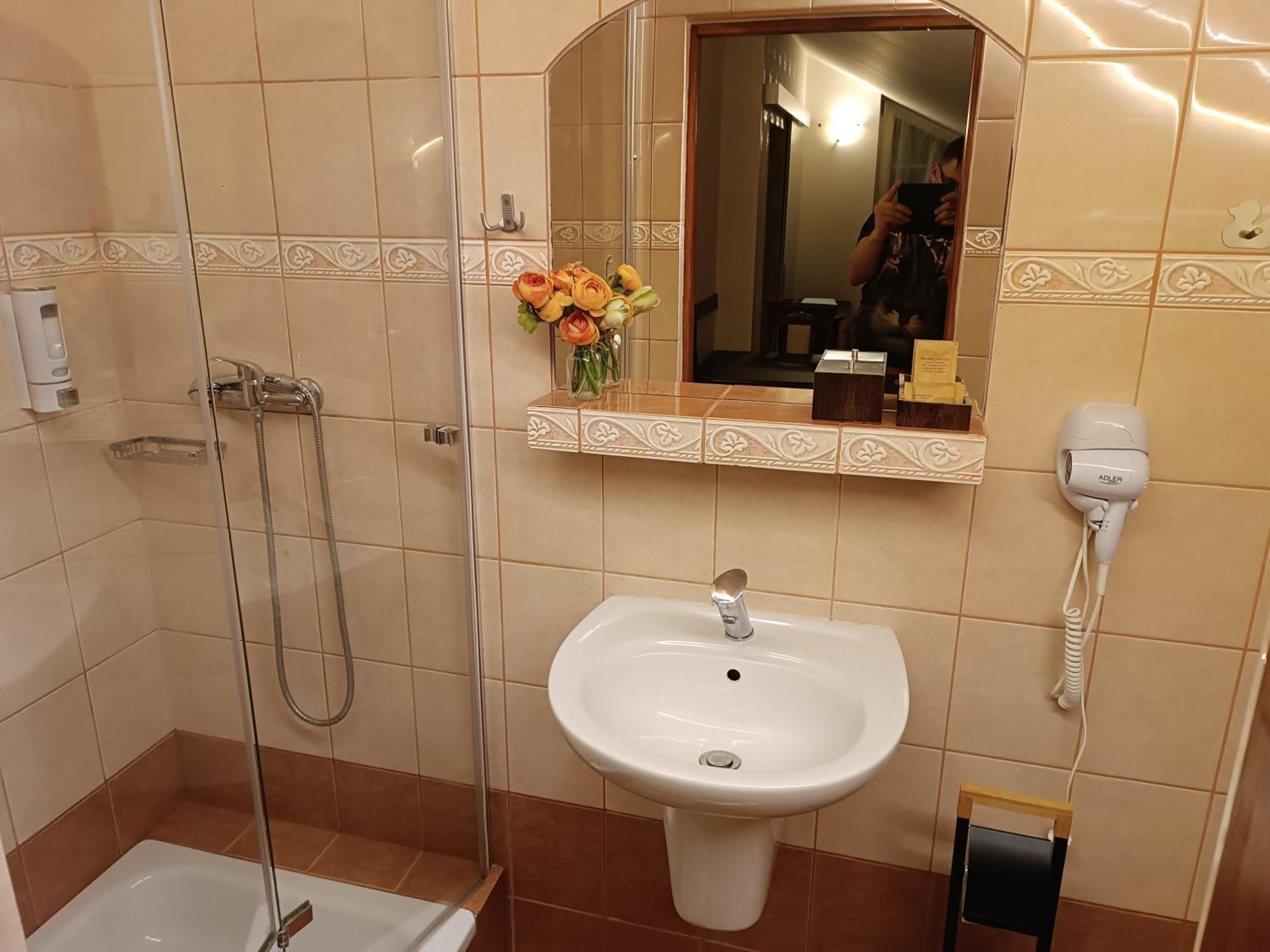Aven'A Pokoje Goscinne Z Basenem Darlowo Bagian luar foto