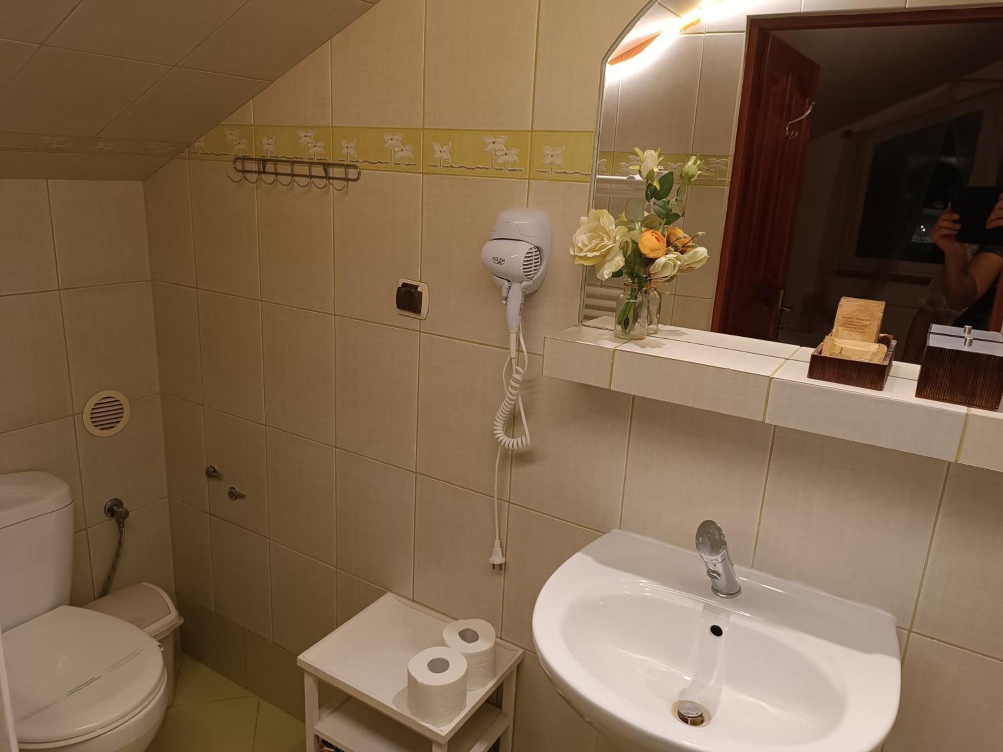 Aven'A Pokoje Goscinne Z Basenem Darlowo Bagian luar foto