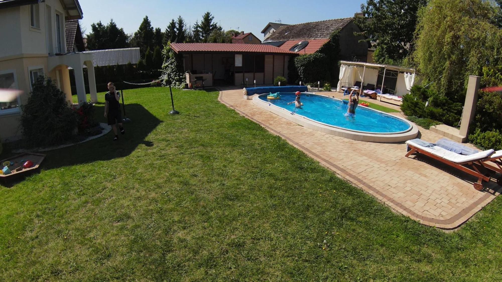 Aven'A Pokoje Goscinne Z Basenem Darlowo Bagian luar foto