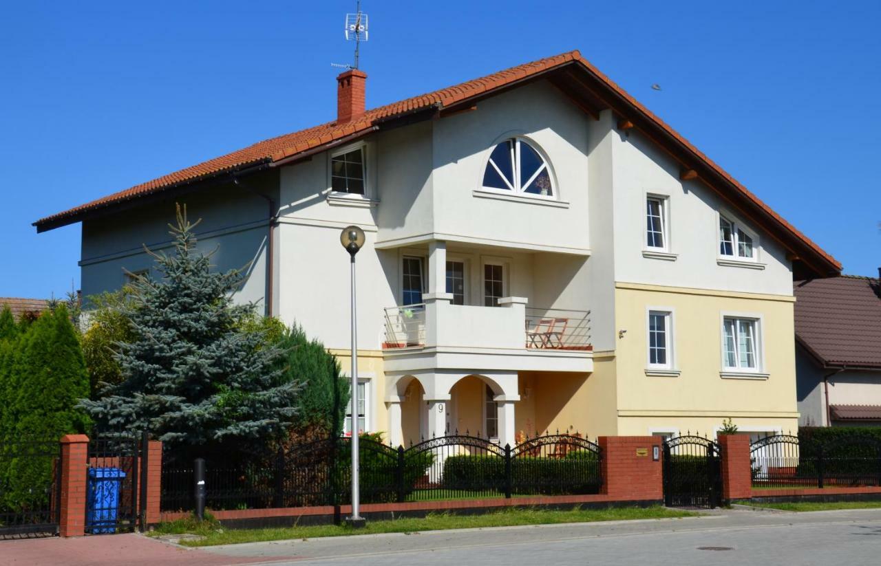 Aven'A Pokoje Goscinne Z Basenem Darlowo Bagian luar foto